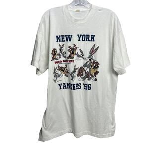 Vintage New York Yankees Looney Tunes T-shirt XL Made in USA Single Stitch 90s
